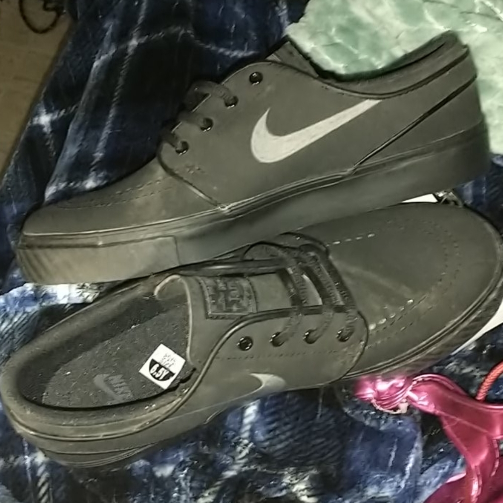 COPY - Rare pair of BOY 6.5 NIKE SB JANOSKI